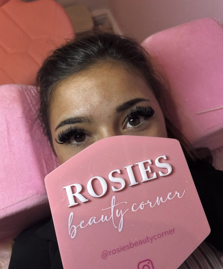 Full volume lash set on a brunette client