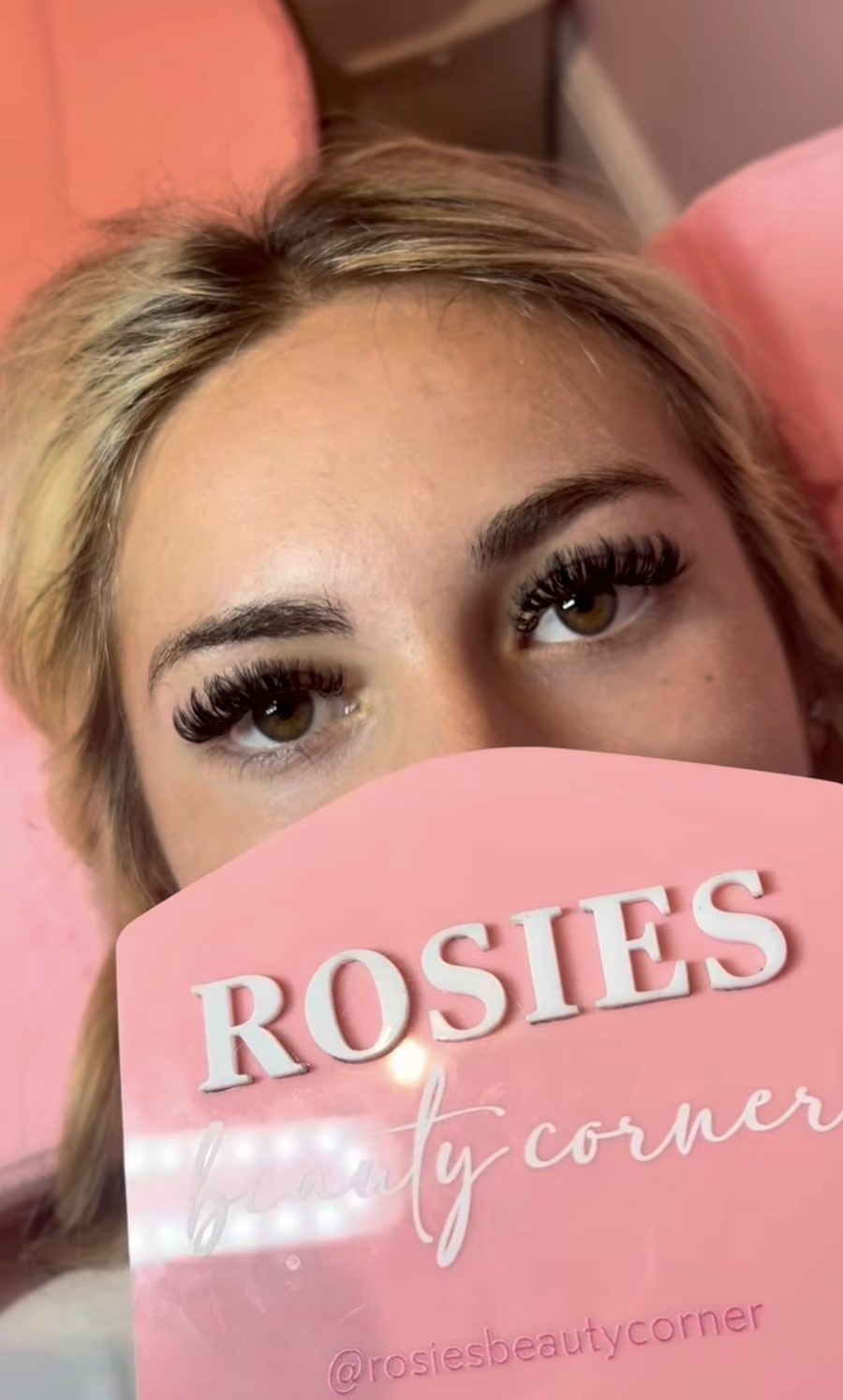 Fluffy volume lash set on a blonde client